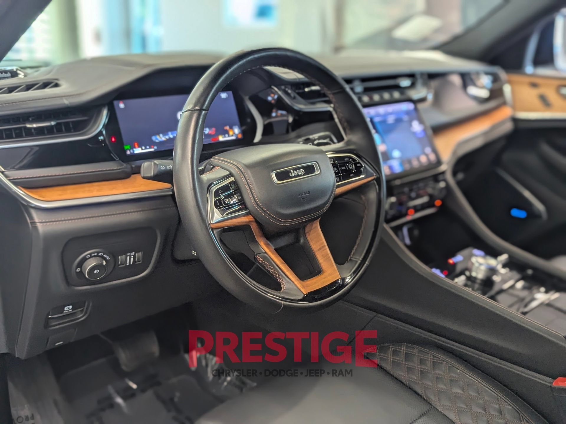 Used 2022 Jeep Grand Cherokee Summit AWD/4WD image 15