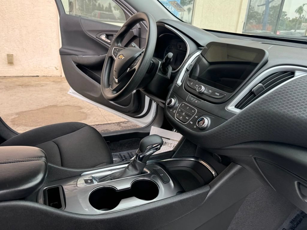 Used 2023 Chevrolet Malibu LT FWD image 23