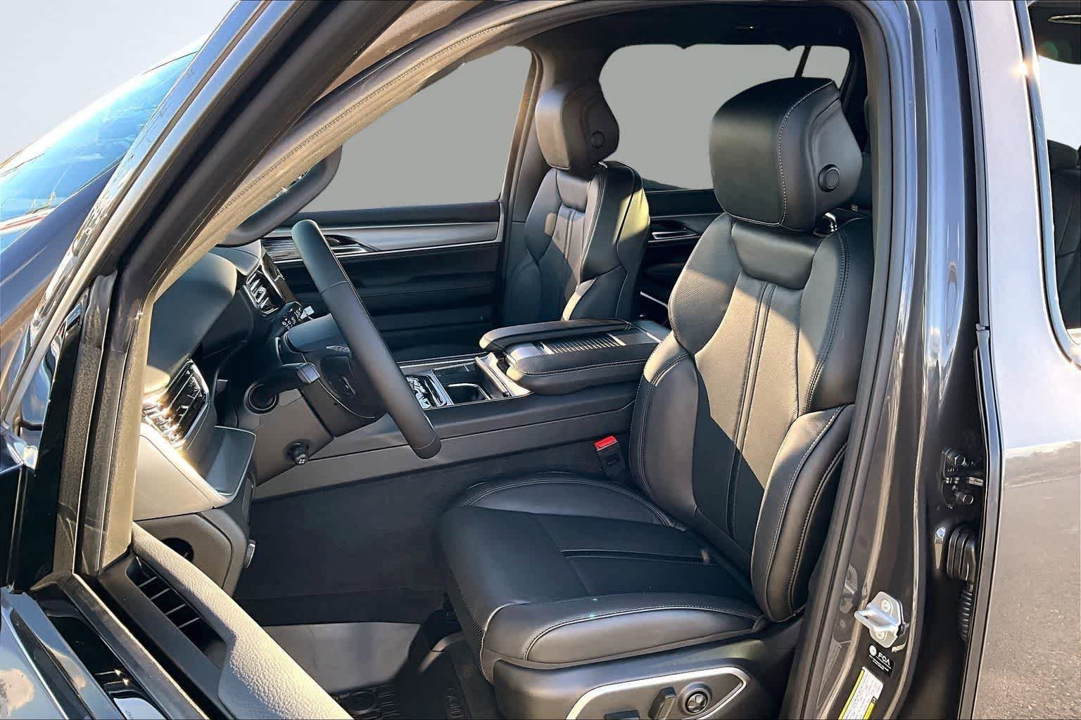 New 2026 Jeep Grand Wagoneer L Limited AWD/4WD image 11