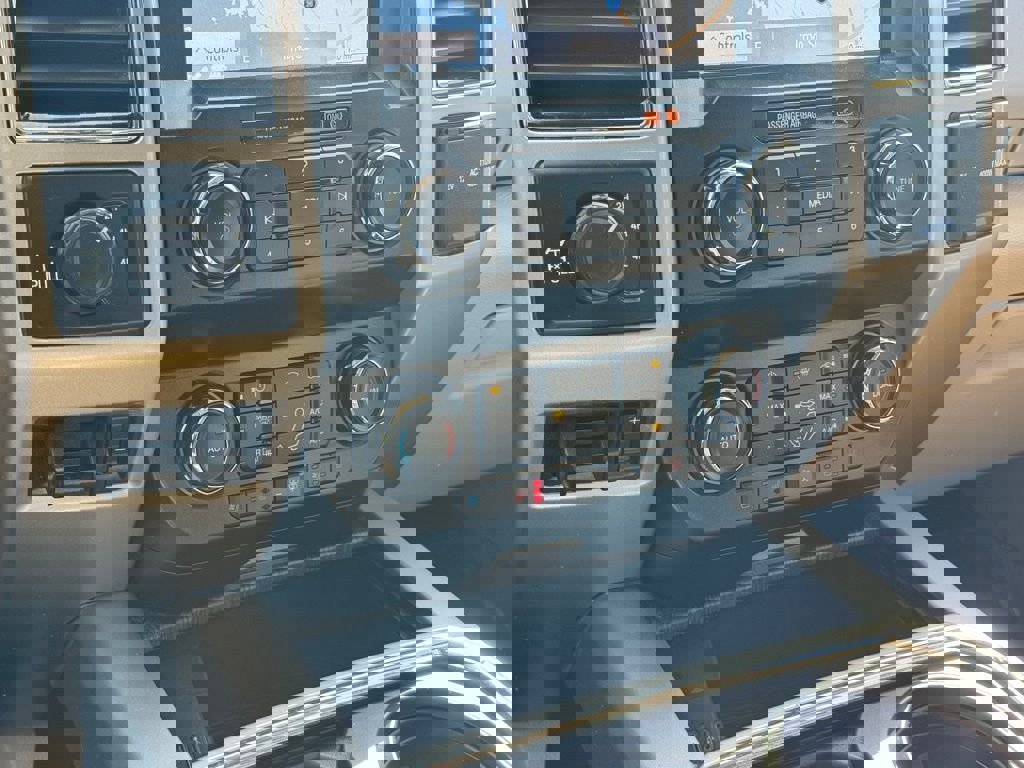 Used 2020 Ford F250 Lariat w/ Chrome Package image 32