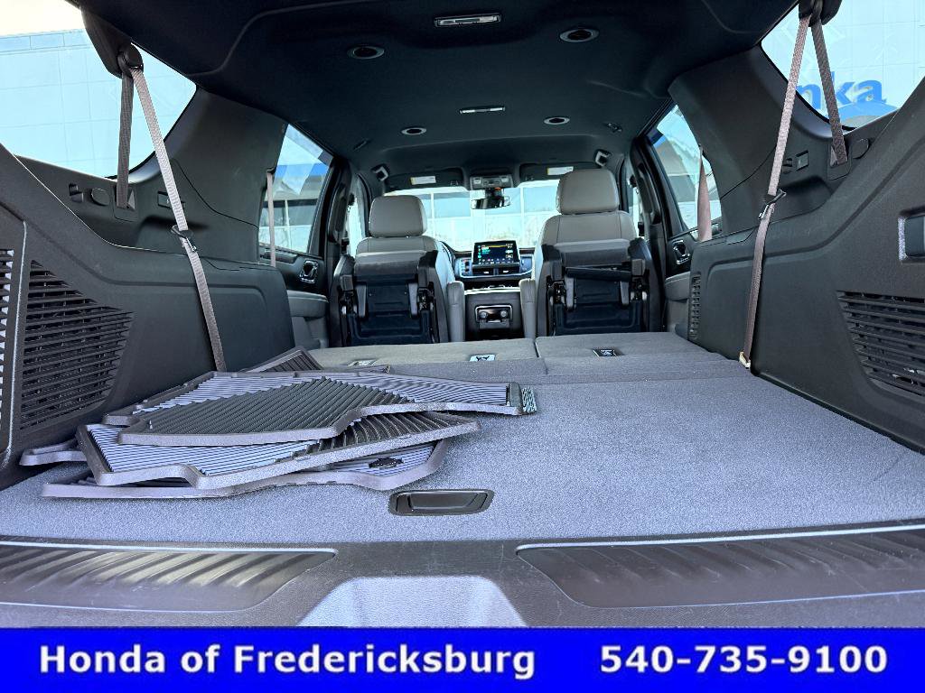 Used 2022 Chevrolet Suburban LT w/ Luxury Package image 44