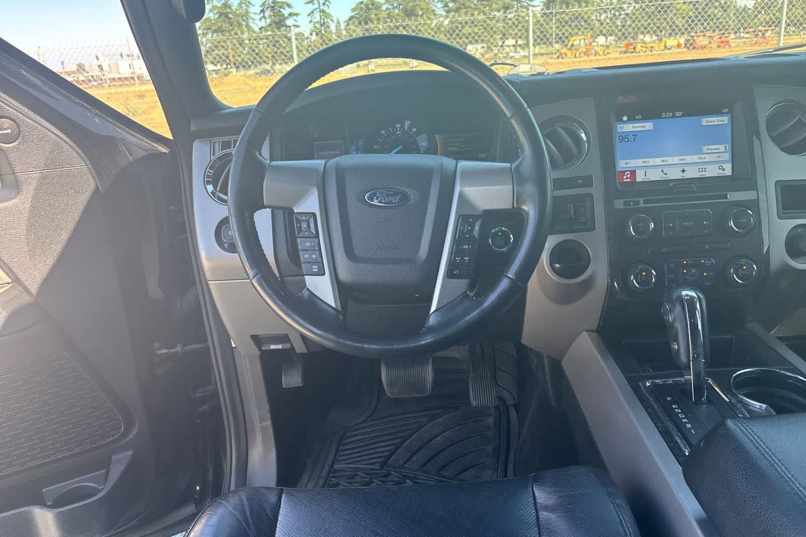 Used 2017 Ford Expedition Limited RWD image 16