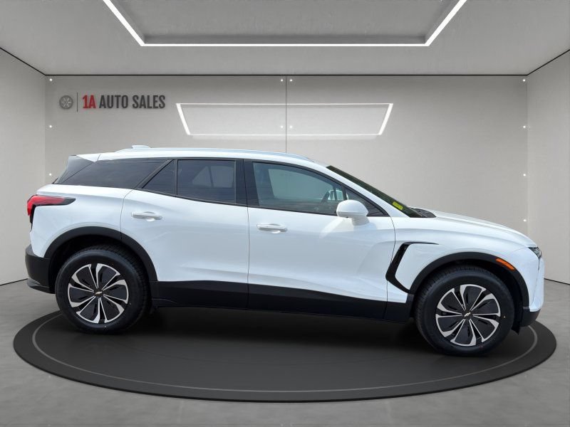 Used 2024 Chevrolet Blazer EV AWD LT w/ 2LT image 6