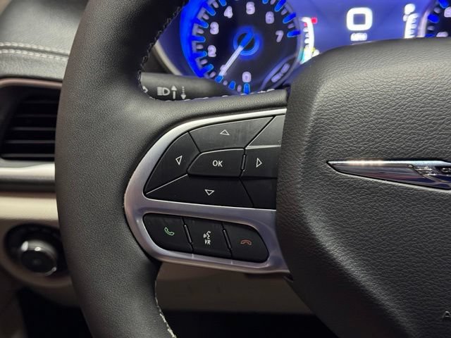 Used 2024 Chrysler Pacifica Touring-L FWD image 24