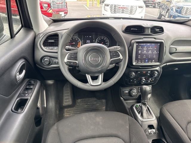 Used 2023 Jeep Renegade Latitude AWD/4WD image 9