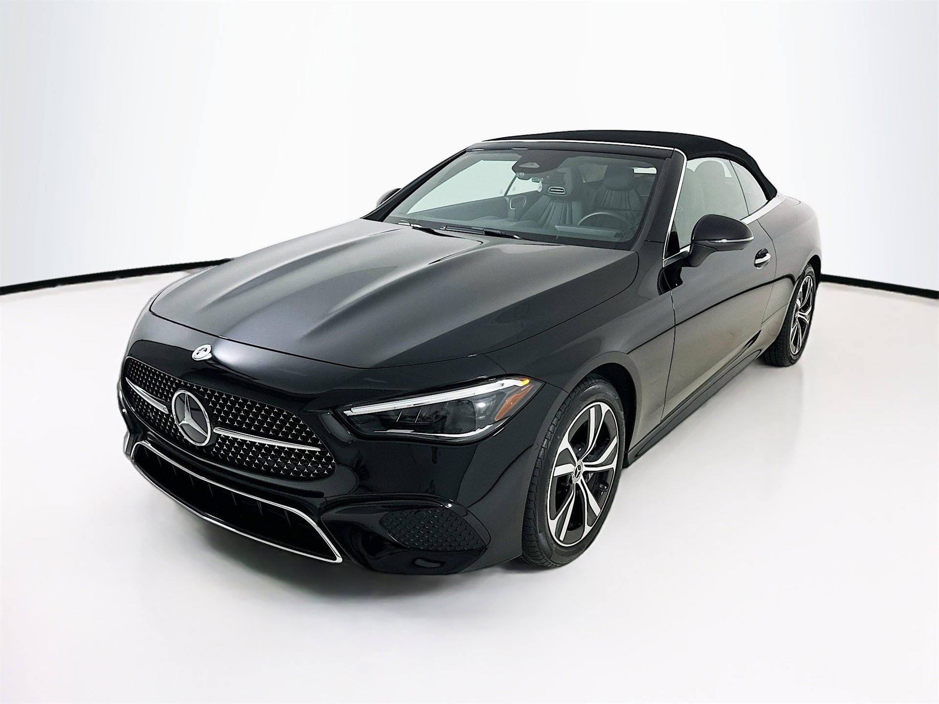 Used 2025 Mercedes-Benz CLE 300 4MATIC Cabriolet image 3