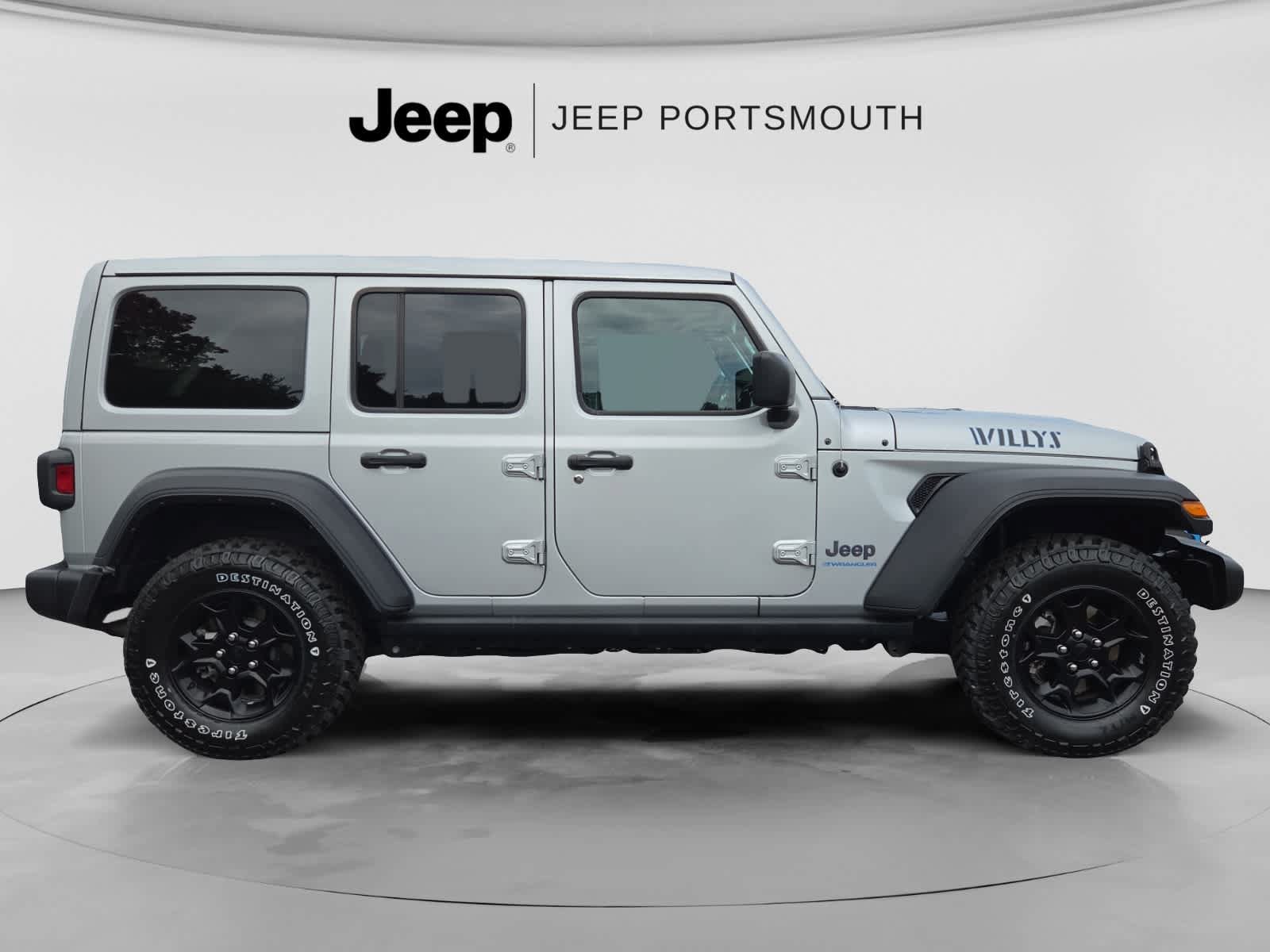Used 2023 Jeep Wrangler Unlimited w/ Sun & Screen Package AWD/4WD image 8