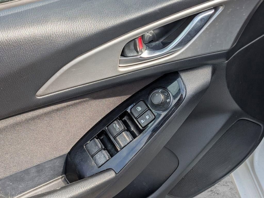 Used 2017 MAZDA MAZDA3 Sport FWD image 11