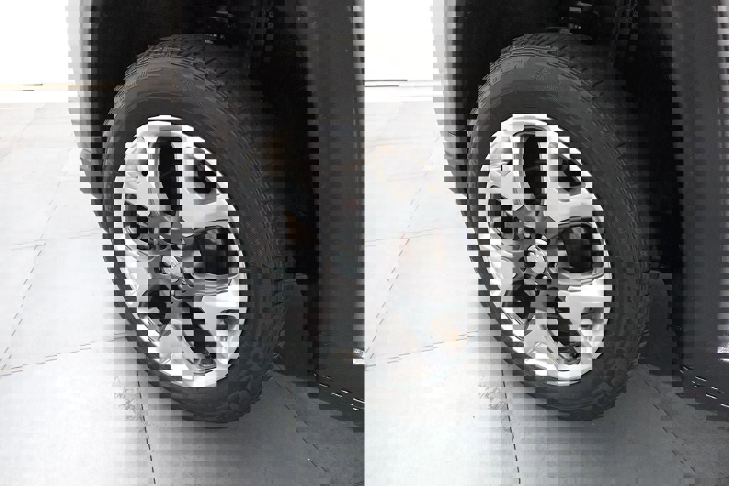 Used 2021 Jeep Compass Limited image 29