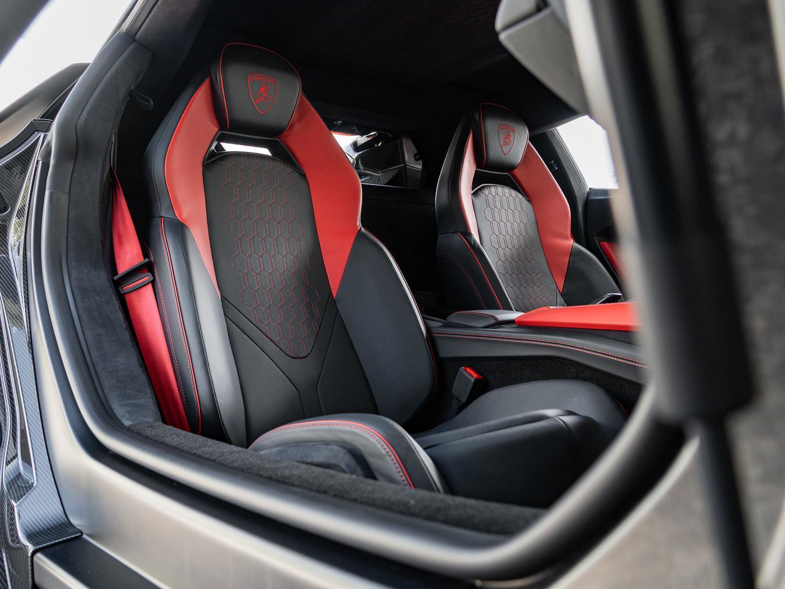 Used 2024 Lamborghini Revuelto image 4