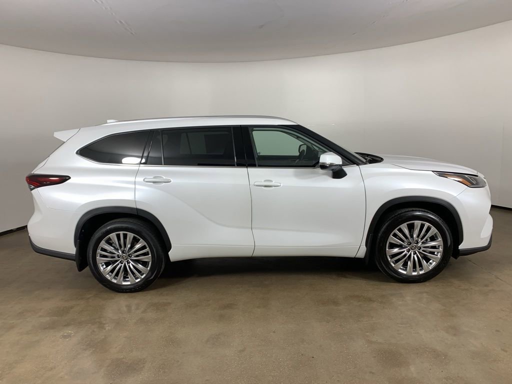 Used 2026 Toyota Highlander Limited image 7