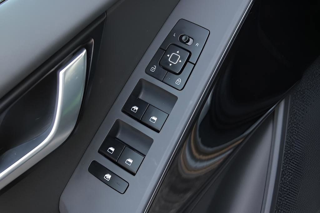 Certified 2024 Kia Niro Wind FWD image 12