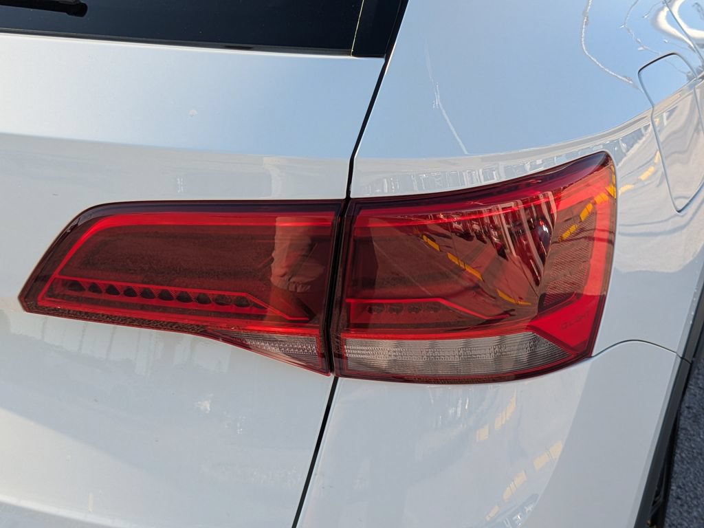 Certified 2023 Volkswagen Taos SE w/ Panoramic Sunroof Package FWD image 8