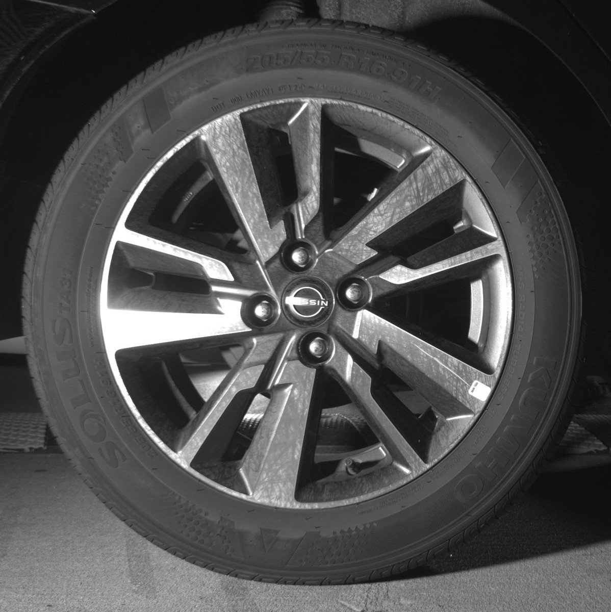 Used 2025 Nissan Versa SV image 15