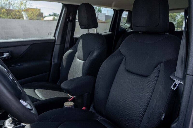 Used 2021 Jeep Renegade Sport FWD image 10