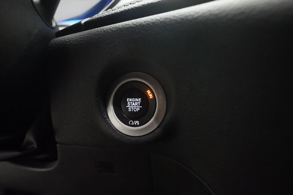 Used 2025 Chrysler Pacifica Limited FWD image 31