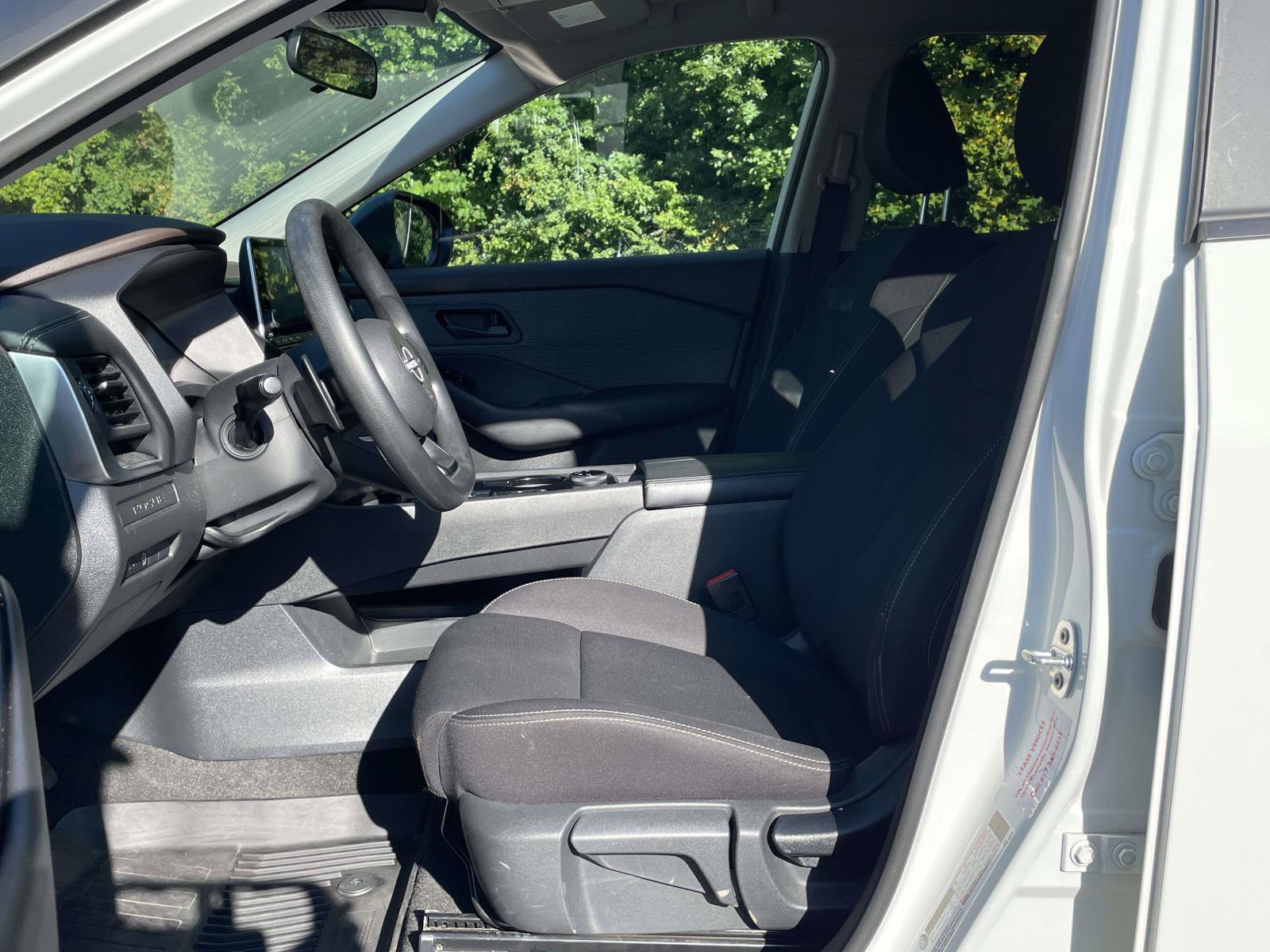 Used 2023 Nissan Rogue S AWD/4WD image 14
