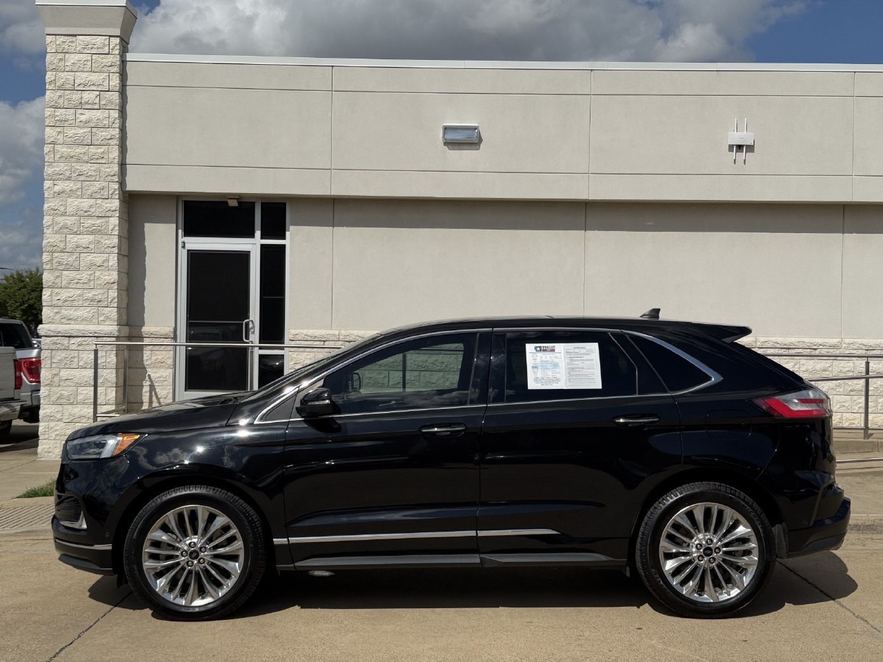 Certified 2022 Ford Edge Titanium w/ Equipment Group 301A AWD/4WD image 3