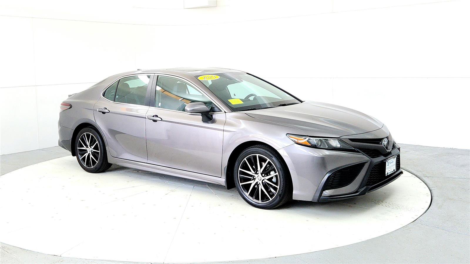 Used 2023 Toyota Camry SE image 7
