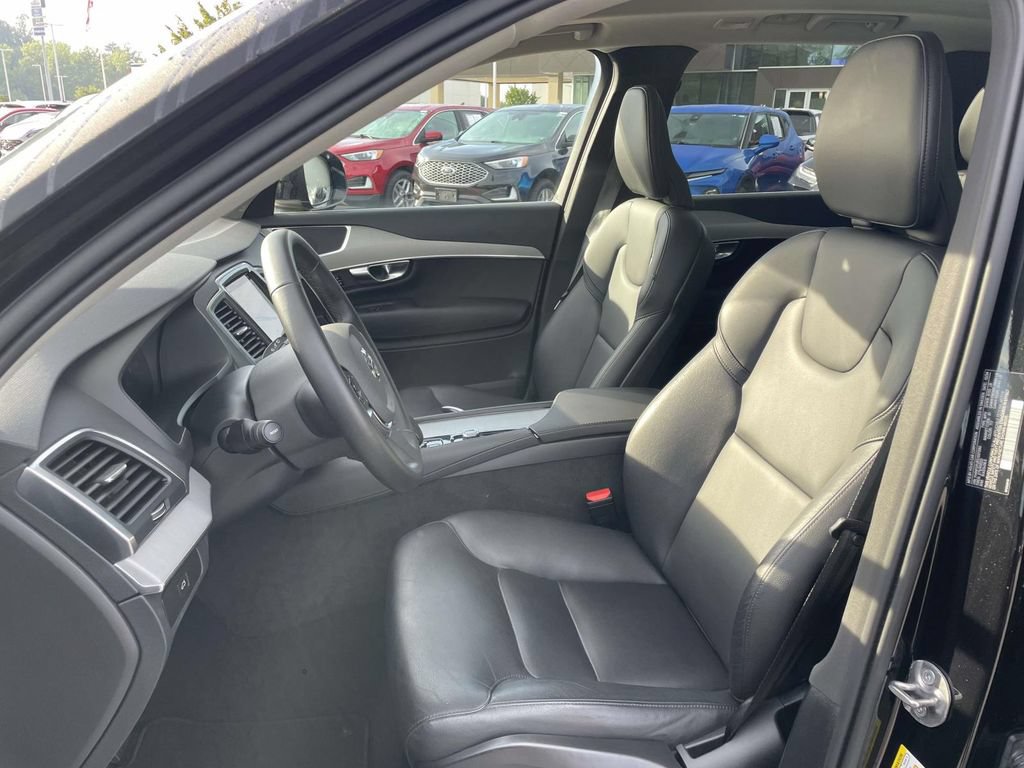 Used 2025 Volvo XC90 B5 Core AWD/4WD image 8