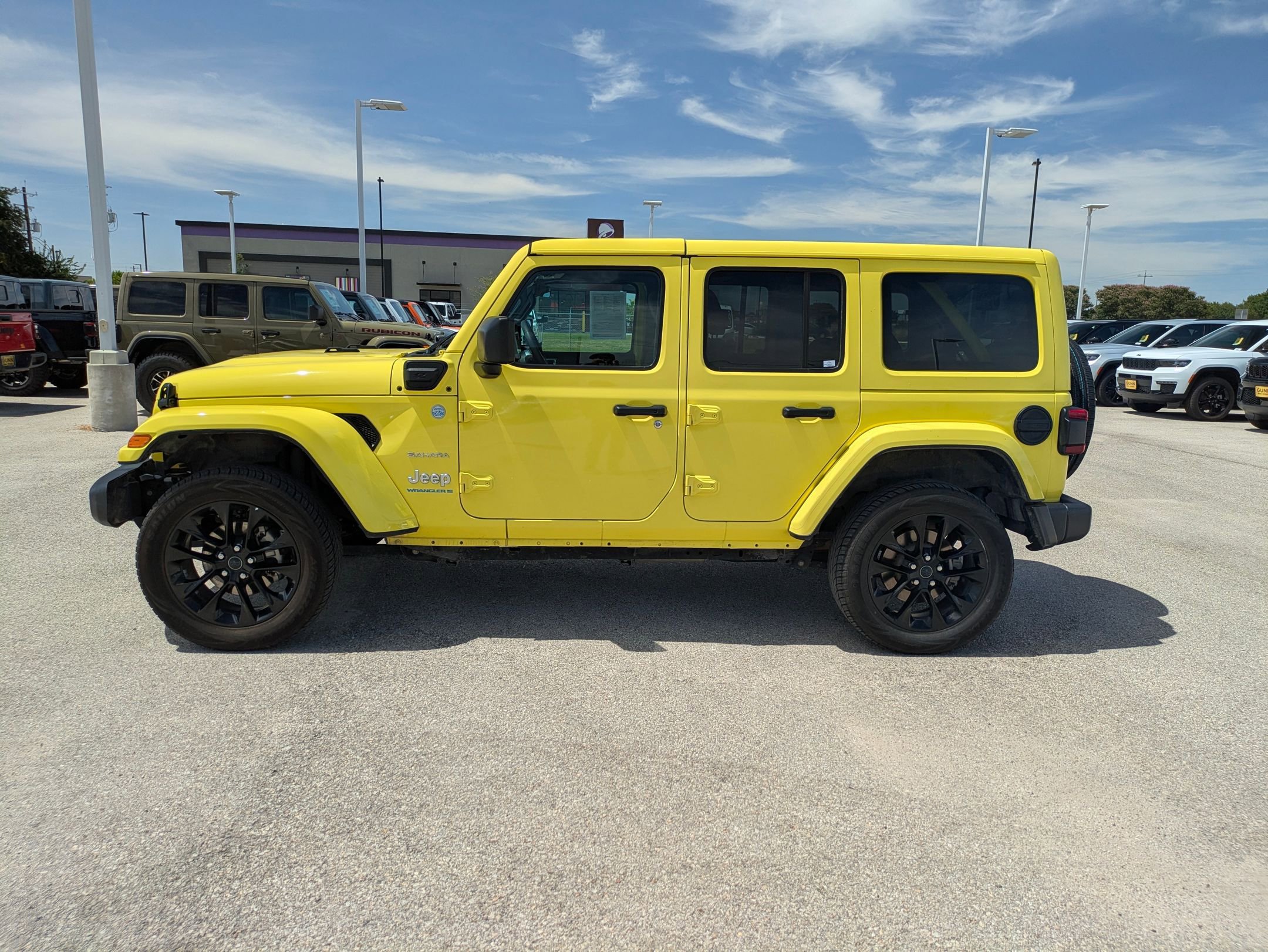 Used 2024 Jeep Wrangler Sahara AWD/4WD image 4