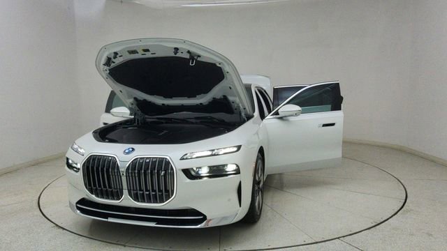 Used 2023 BMW i7 xDrive60 w/ Executive Package 2 image 77