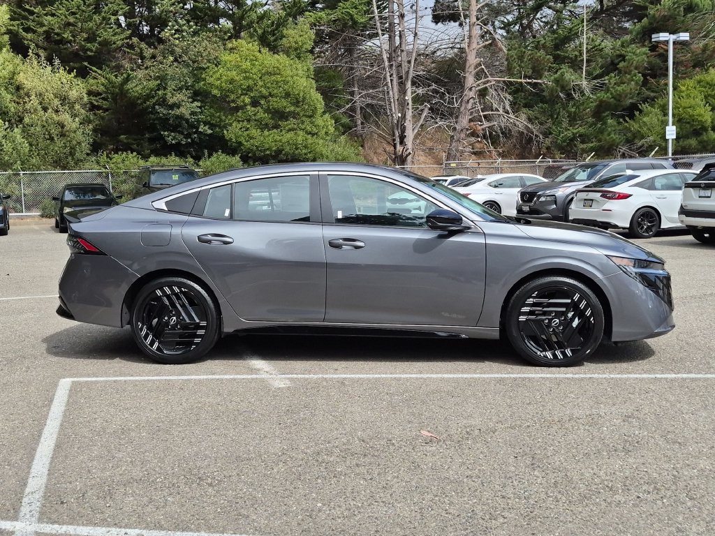 New 2027 Nissan Sentra SR w/ SR All Weather Package FWD image 4