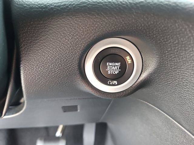 Used 2025 Chrysler Pacifica Select FWD image 16