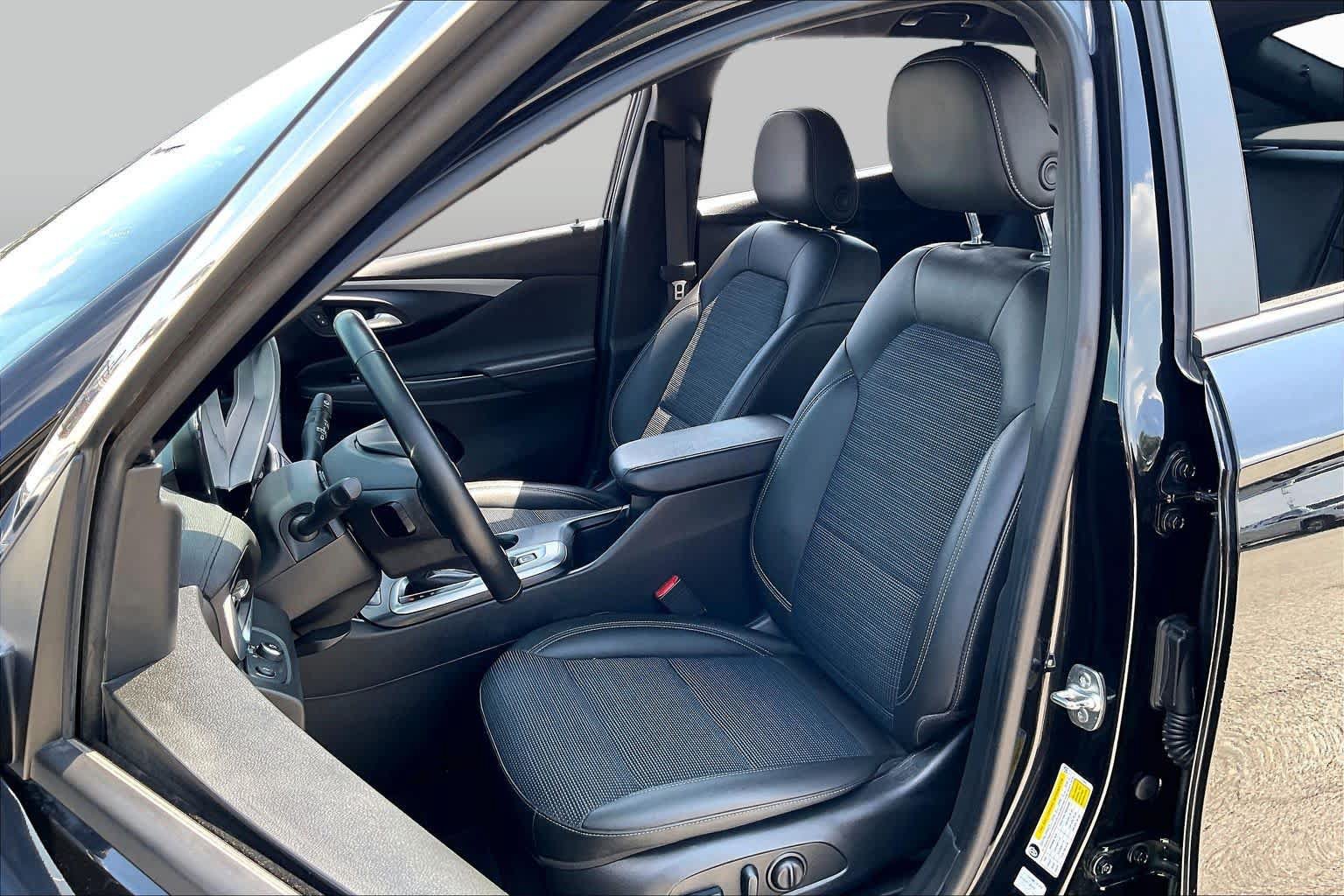 Used 2024 Buick Envista Sport Touring w/ Convenience I Package FWD image 8