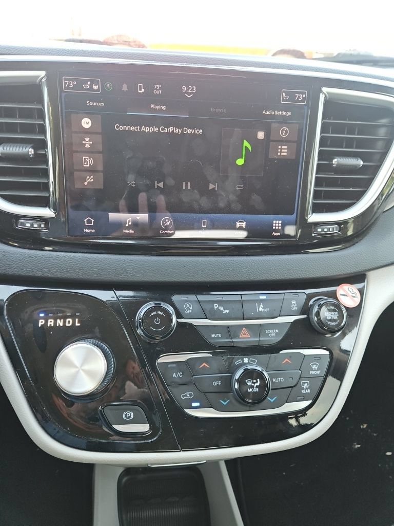 Used 2024 Chrysler Pacifica Touring-L FWD image 12