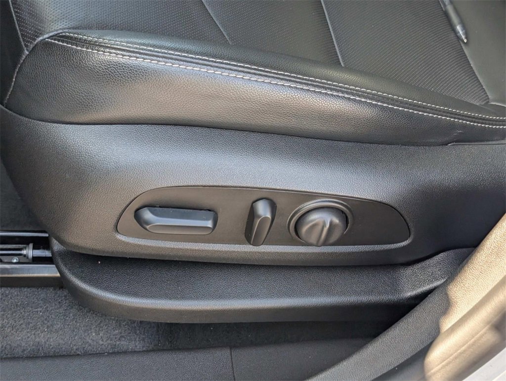 Used 2024 GMC Terrain SLT image 21