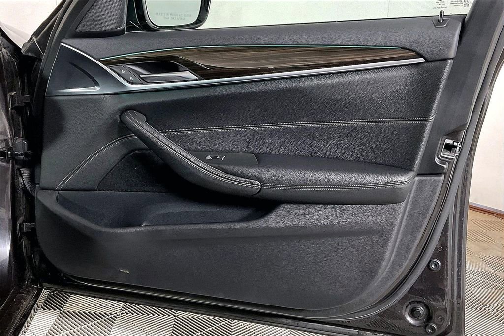 Used 2019 BMW 530e image 23