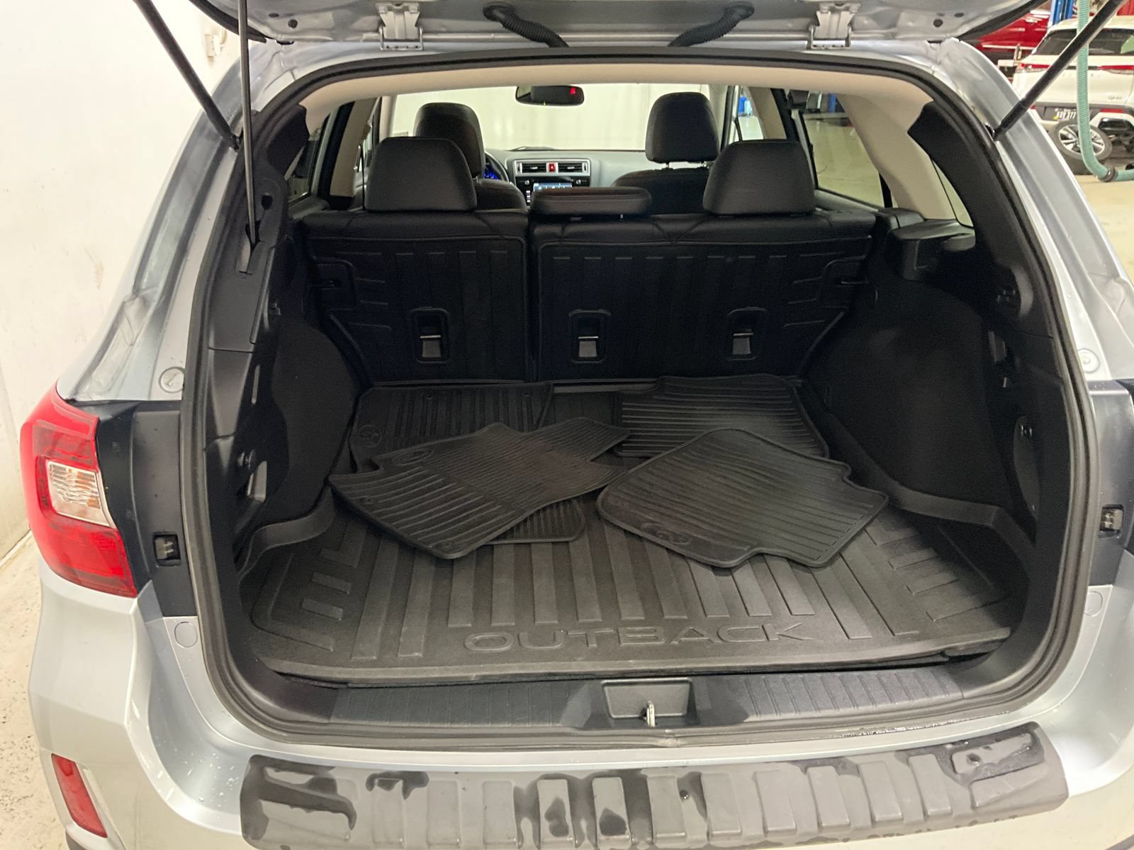 Used 2016 Subaru Outback 3.6R Limited AWD/4WD image 25