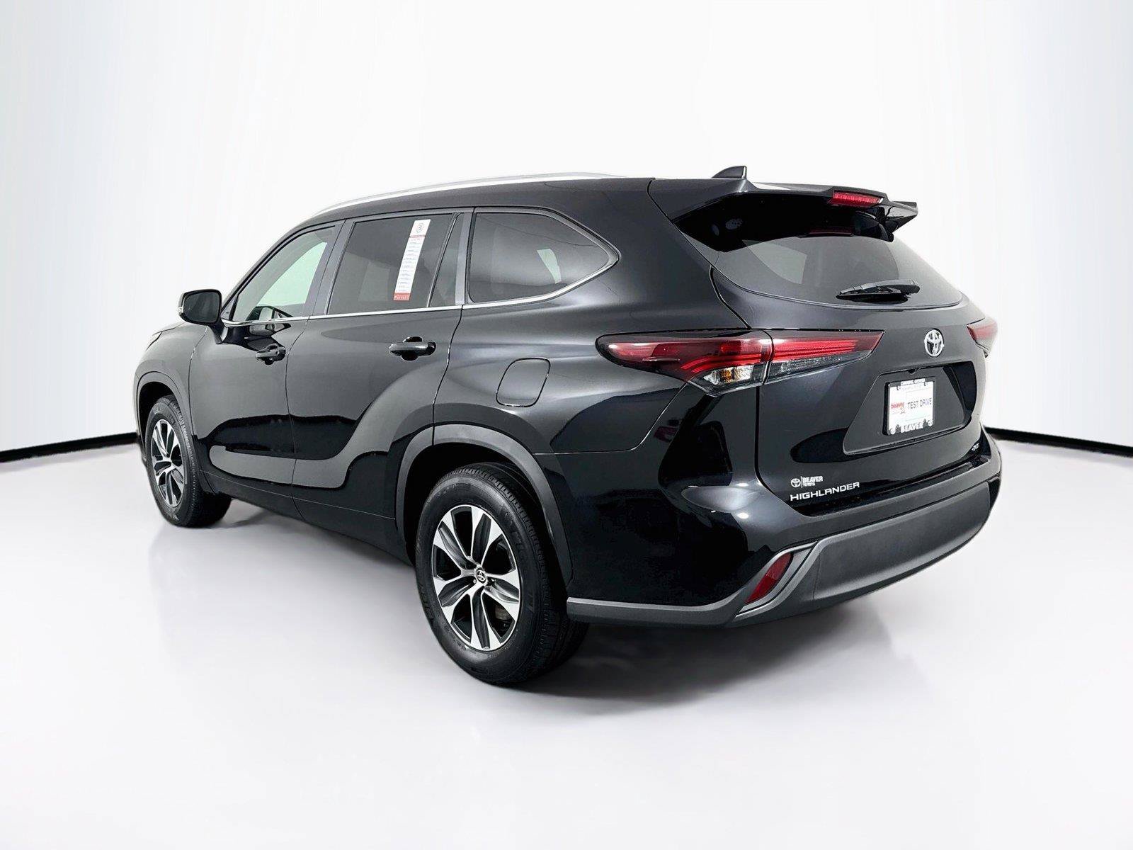 Certified 2025 Toyota Highlander XLE FWD image 13