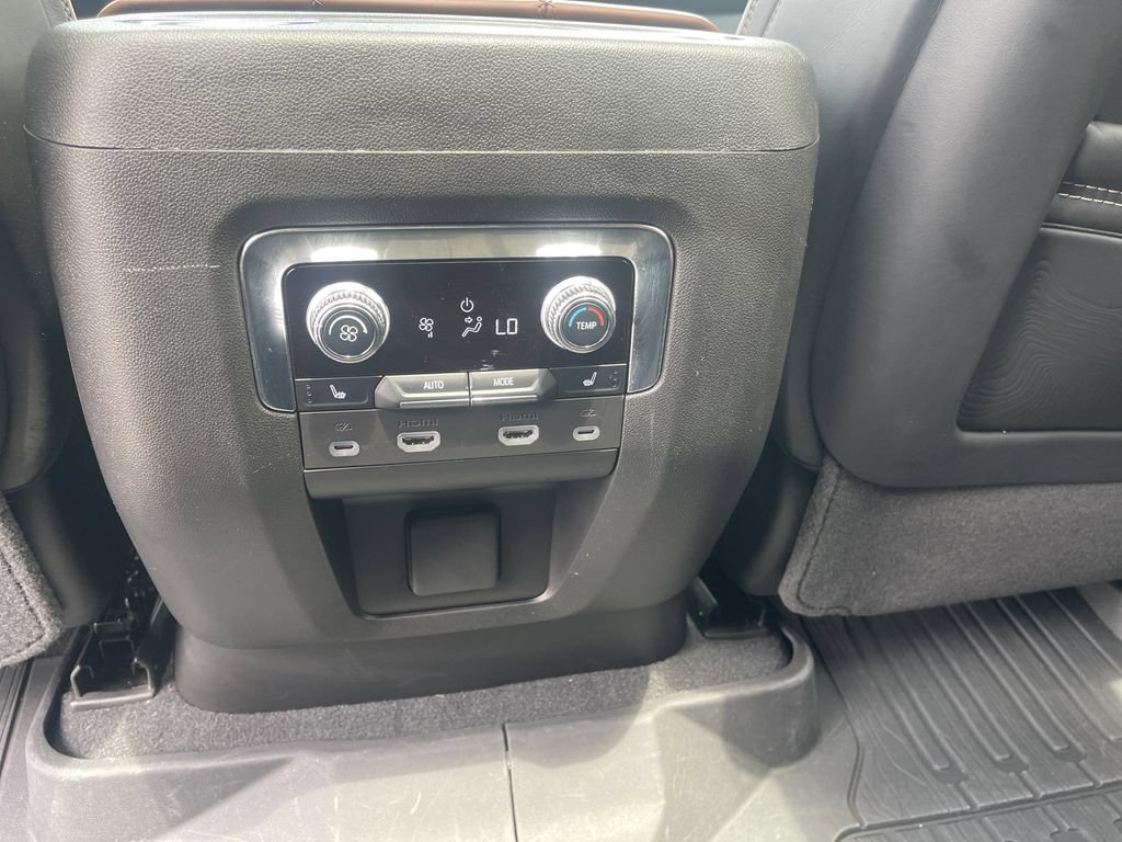 Used 2024 GMC Yukon Denali Ultimate AWD/4WD image 28