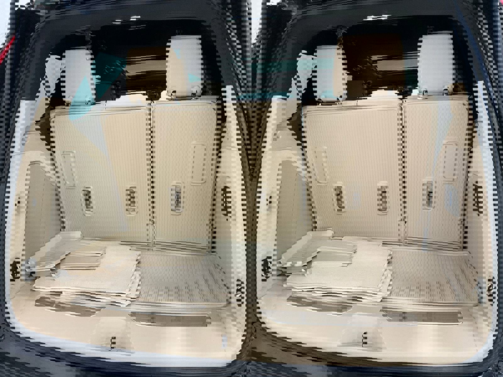 Used 2023 Cadillac Escalade Premium Luxury w/ Performance Package AWD/4WD image 25