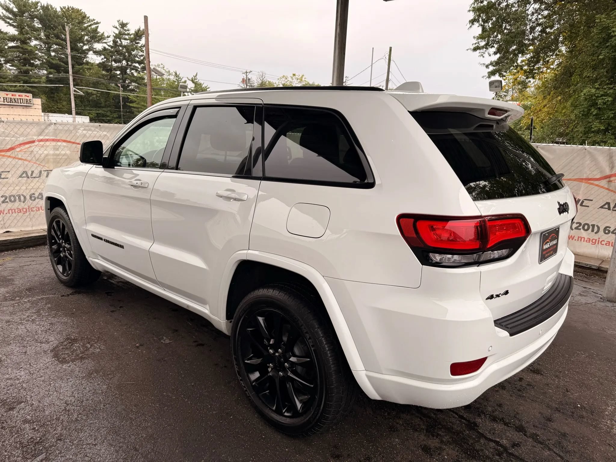 Used 2020 Jeep Grand Cherokee Altitude AWD/4WD image 59