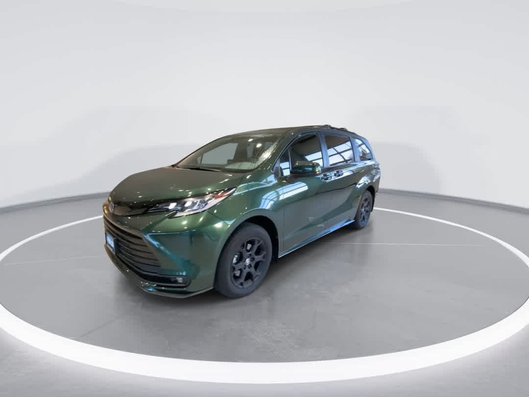 Certified 2025 Toyota Sienna XLE Woodland Edition AWD/4WD image 4