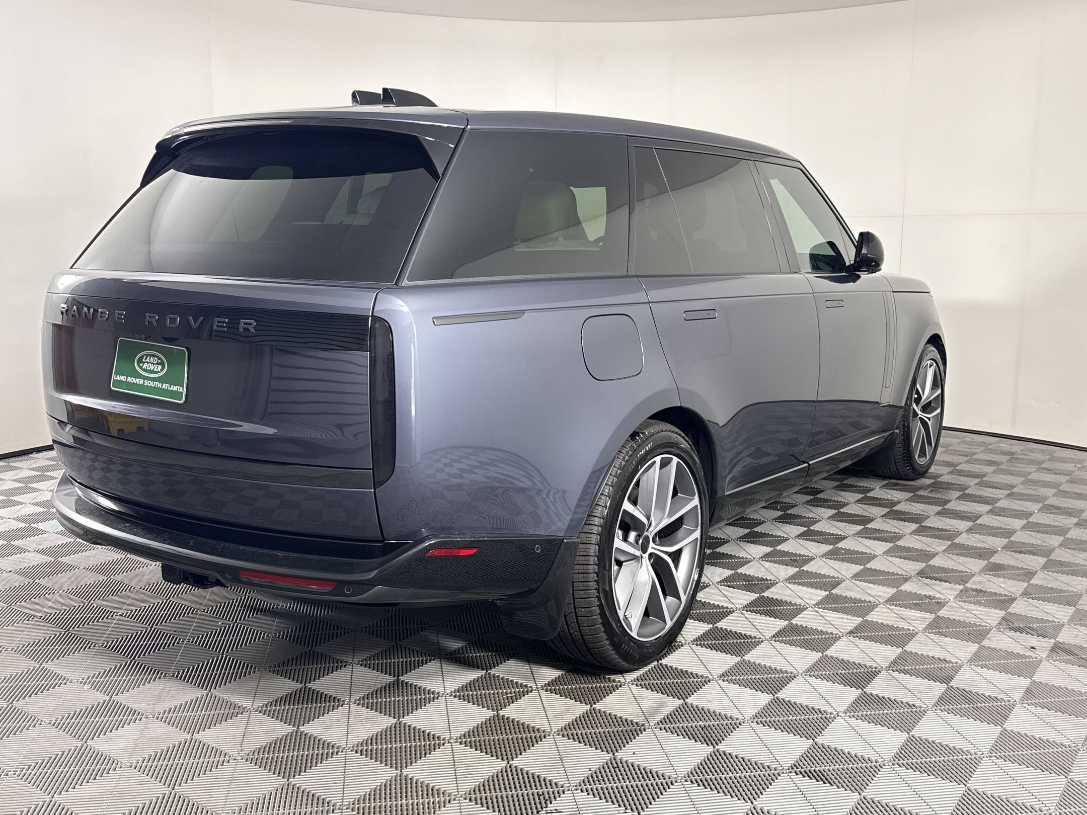 New 2026 Land Rover Range Rover Long Wheelbase SE AWD/4WD image 8