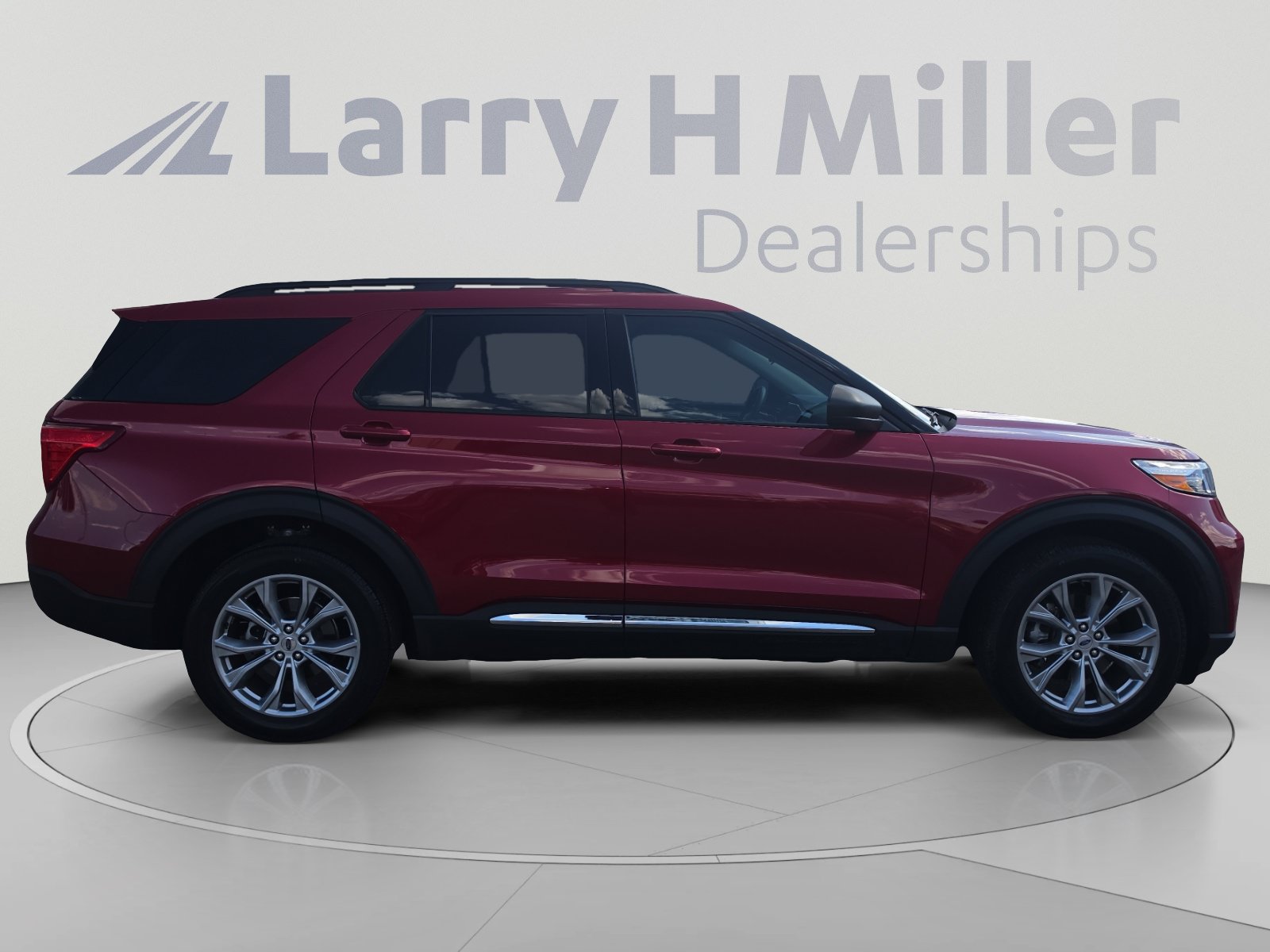 Certified 2023 Ford Explorer XLT w/ Equipment Group 202A AWD/4WD image 6