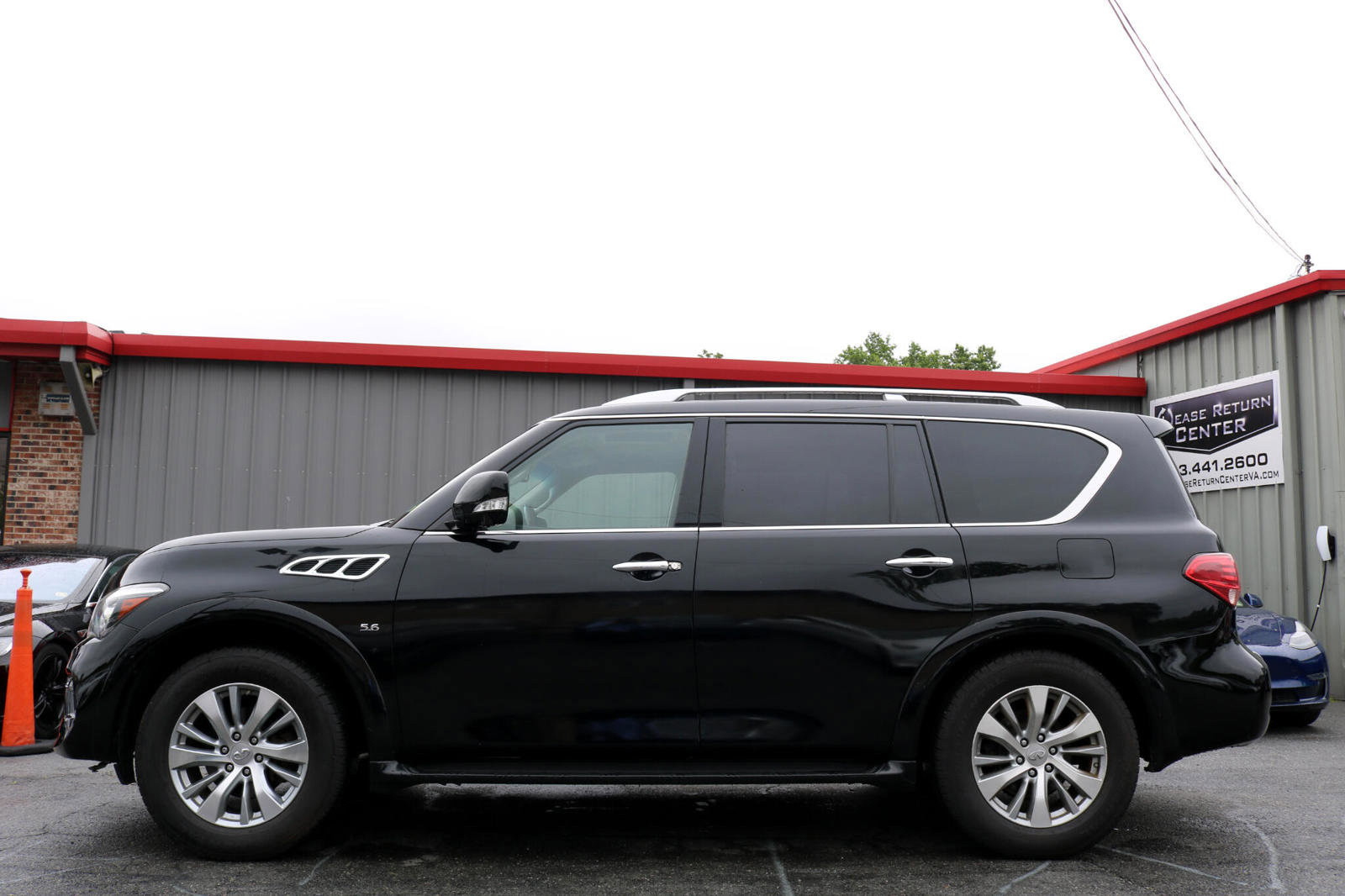 Used 2017 INFINITI QX80 4WD image 4