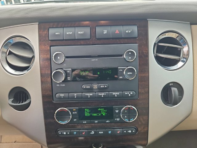 Used 2013 Ford Expedition XLT RWD image 19