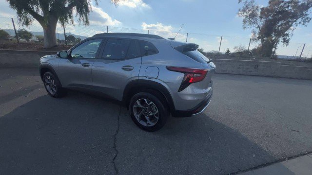Used 2024 Chevrolet Trax LT image 6