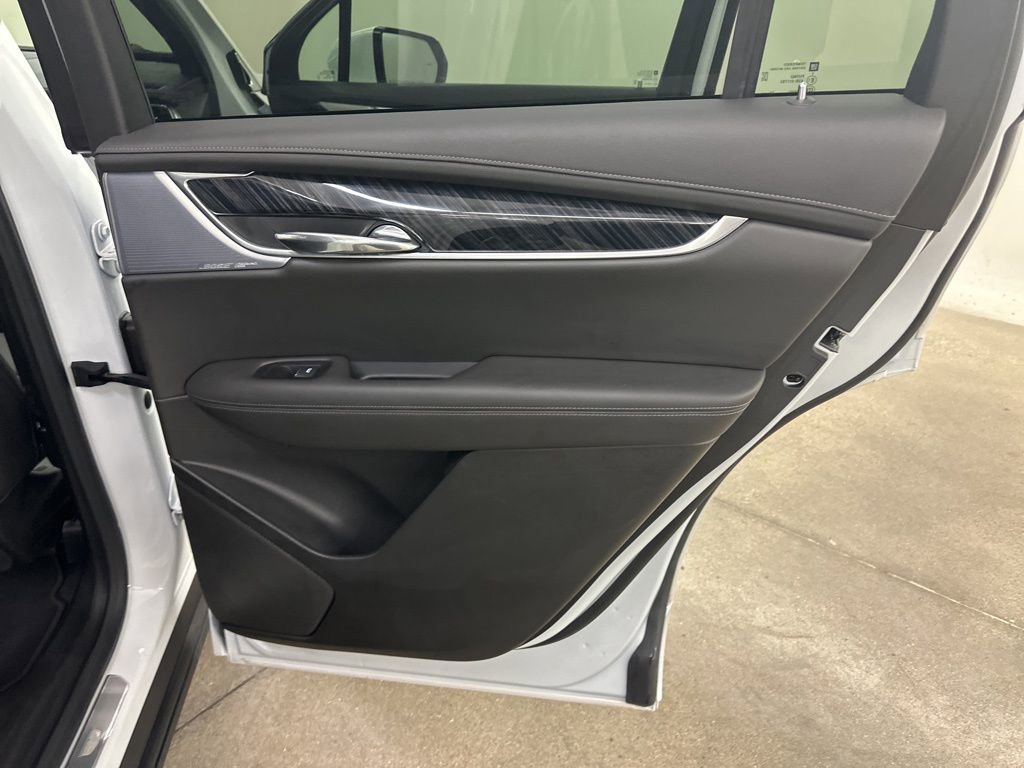 Used 2025 Cadillac XT6 Premium Luxury image 21