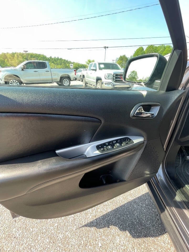 Used 2018 Dodge Journey SE w/ Blacktop Package FWD image 13