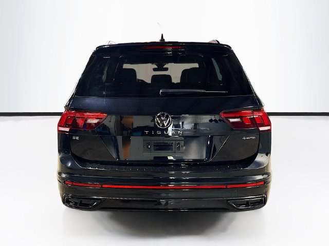 Used 2024 Volkswagen Tiguan SE R-Line AWD/4WD image 6