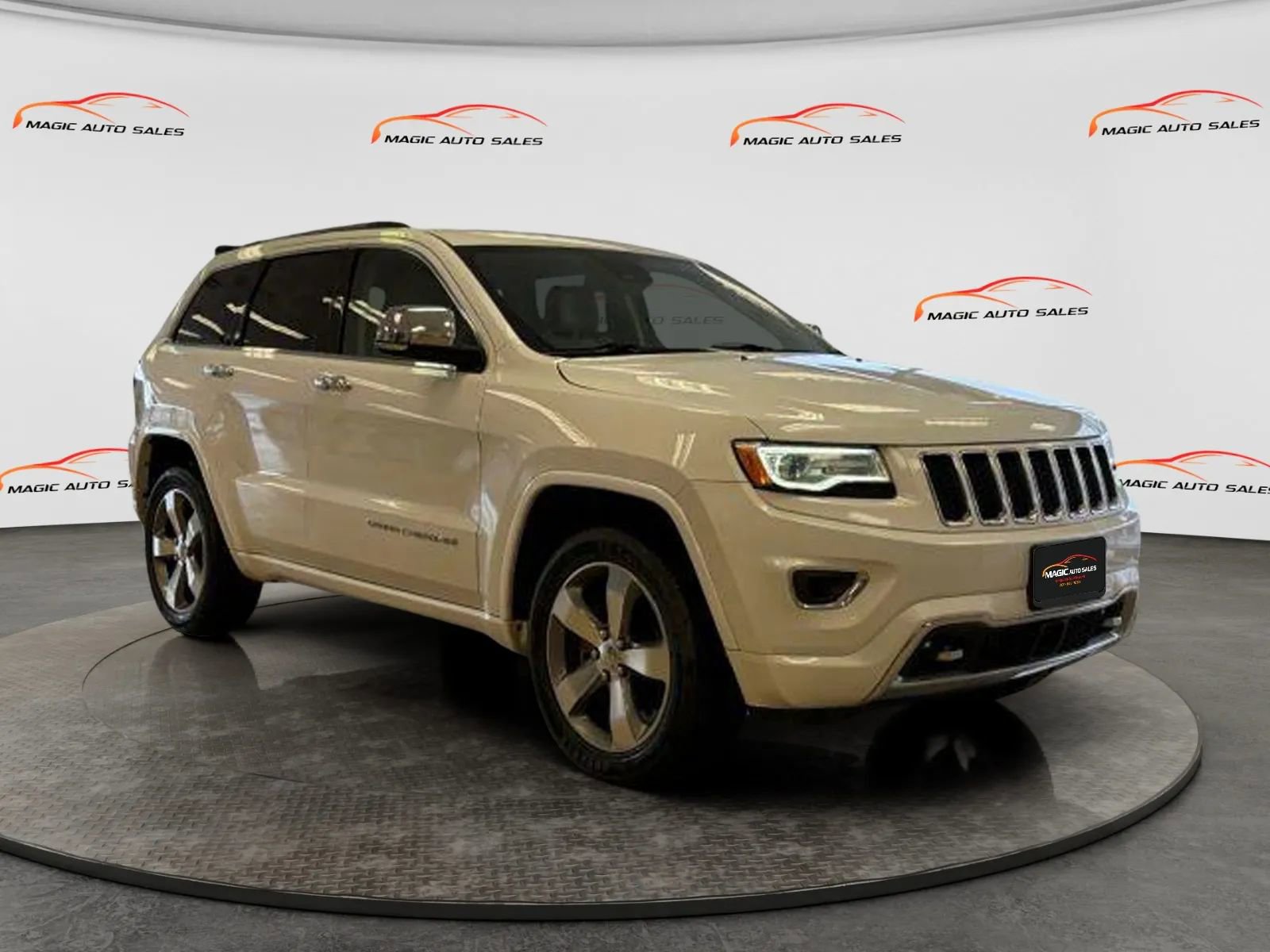 Used 2016 Jeep Grand Cherokee Overland w/ Advanced Technology Group AWD/4WD image 3