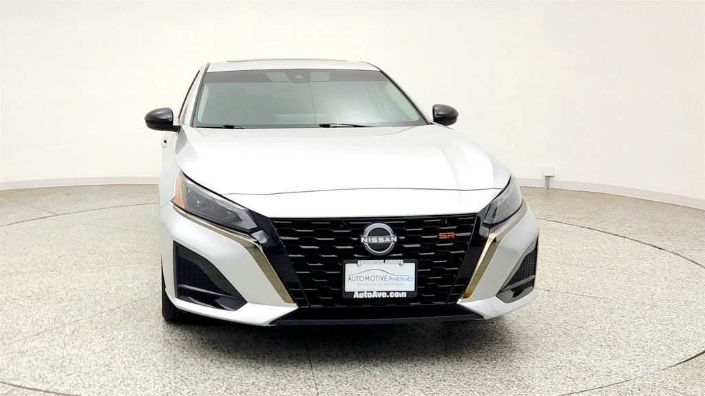 Used 2024 Nissan Altima 2.5 SR w/ SR Premium Package FWD image 2