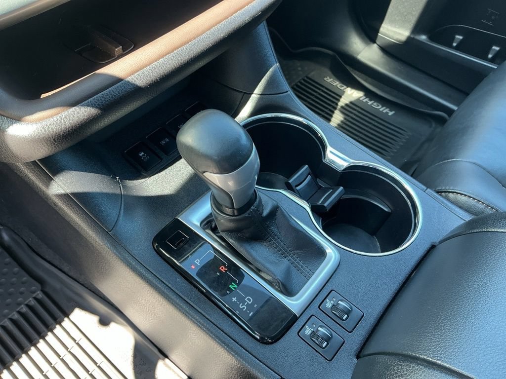Used 2019 Toyota Highlander XLE AWD/4WD image 15