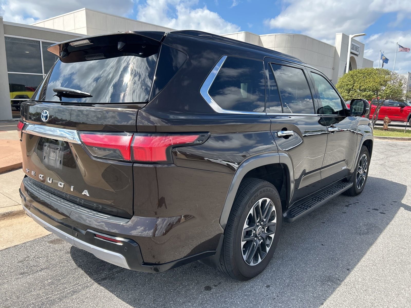 Used 2023 Toyota Sequoia Limited image 5